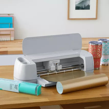 mise en situation de la machine de decoupe plotter cricut maker 3